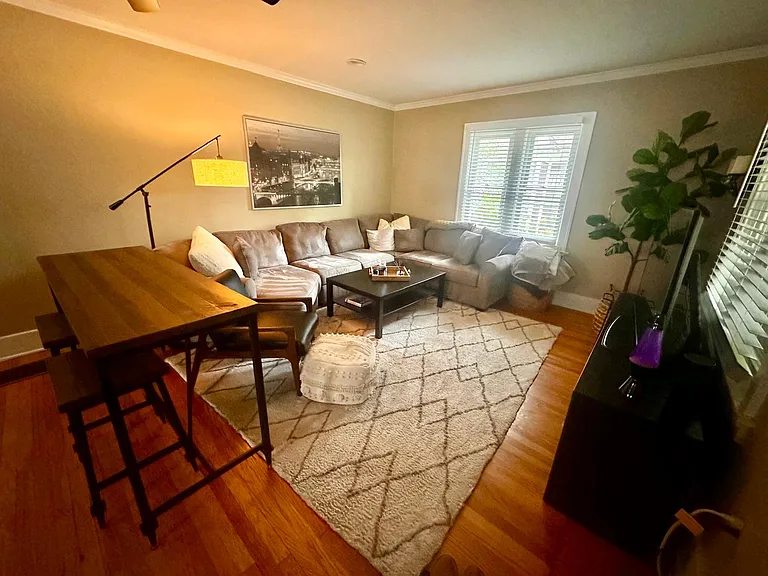 406 E 6th St #1 — Photo 10