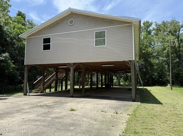 115 Hickory Ln, Lucedale, MS 39452