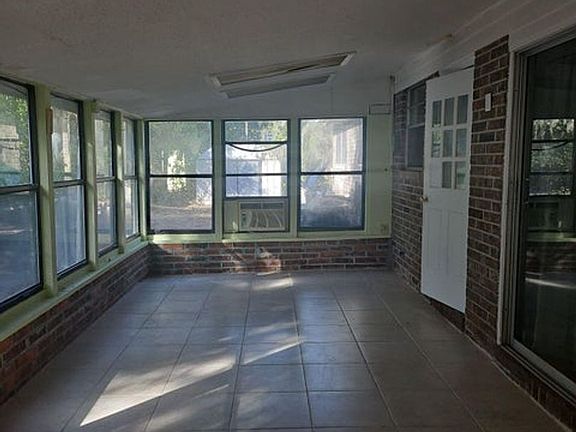 2nd image of 2907 Marion Ct E