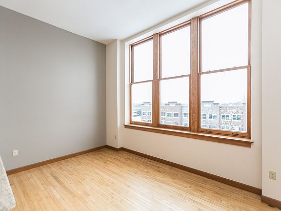 4th image of 346 2nd Ave SW #306