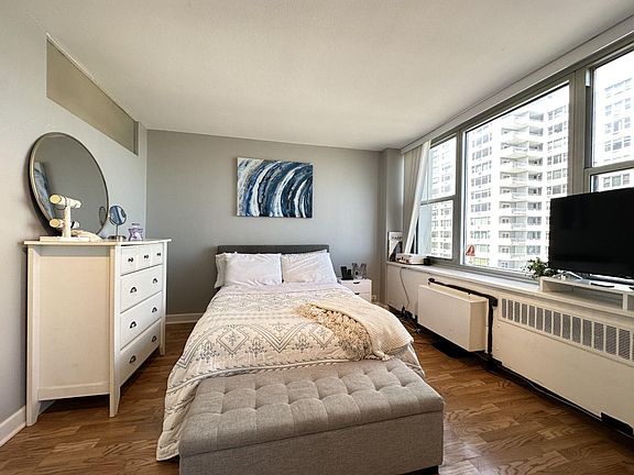 3rd image of 4250 N Marine Dr #21033