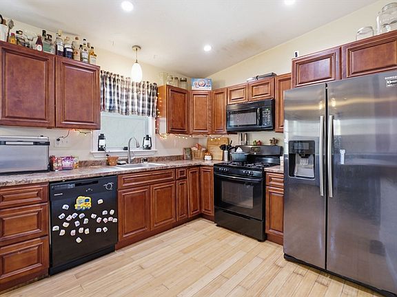 2nd image of 180 Ashburnham St
