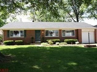 6032 Deerwood Dr, Saint Louis, MO 63123