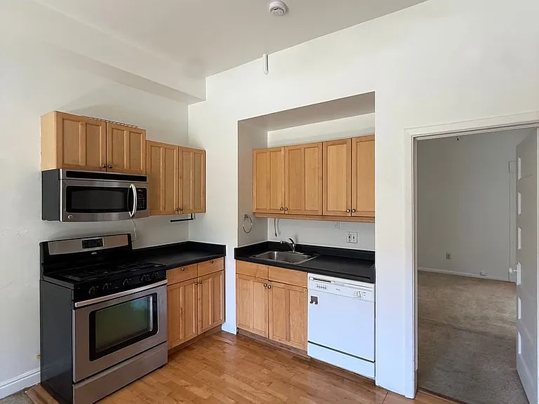 1334 N. Downing St — Photo 4