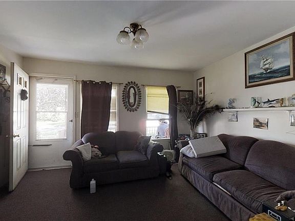 3rd image of 35 Saltonstall St