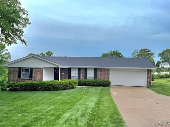 7 Countryside Dr, Saint Charles, MO 63304