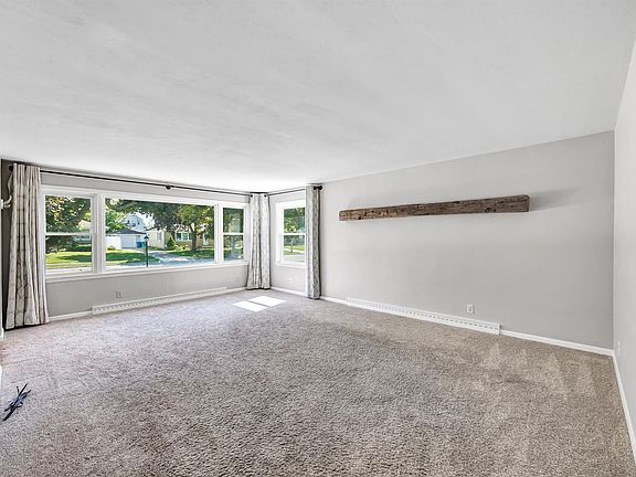 4th image of 975 Coppens Rd