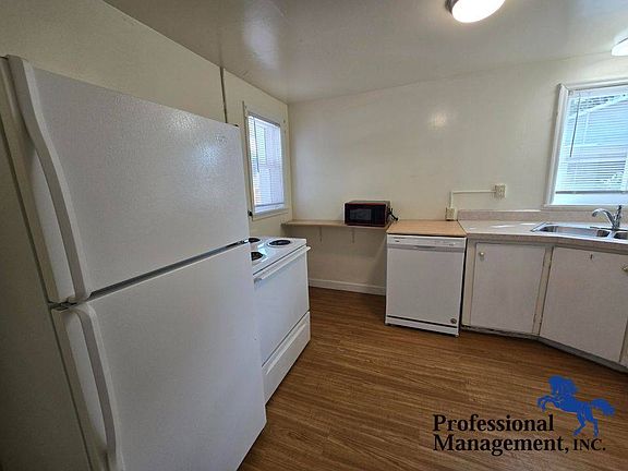 4th image of 608 Parkhill Dr