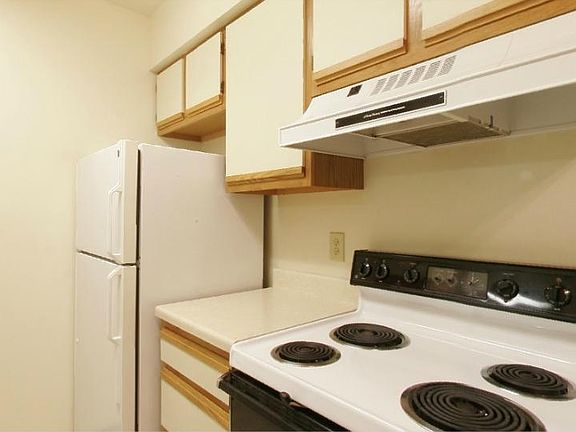 5th image of 1949 Western Ave #705