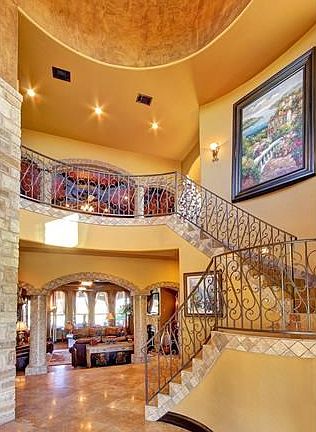 Entrance in main house rotunda.
