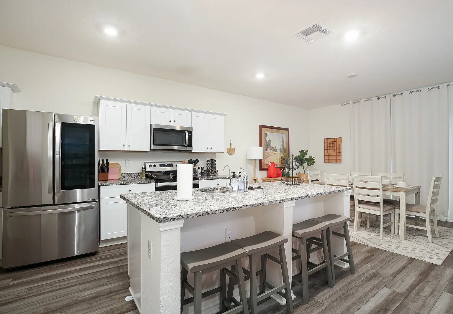 4 bed, 2.5 bath, 2125 sqft, $6,000 — Photo 4