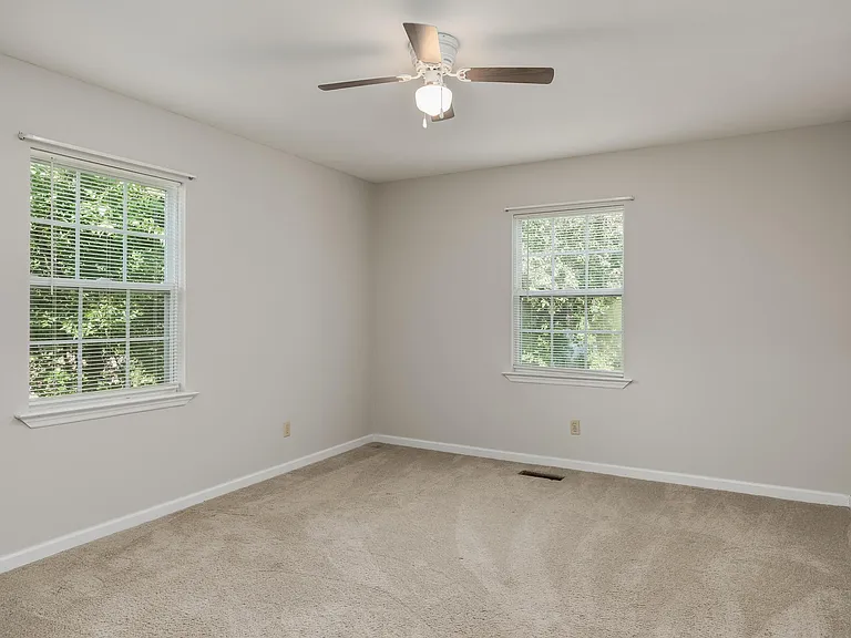 4092 University Dr — Photo 17