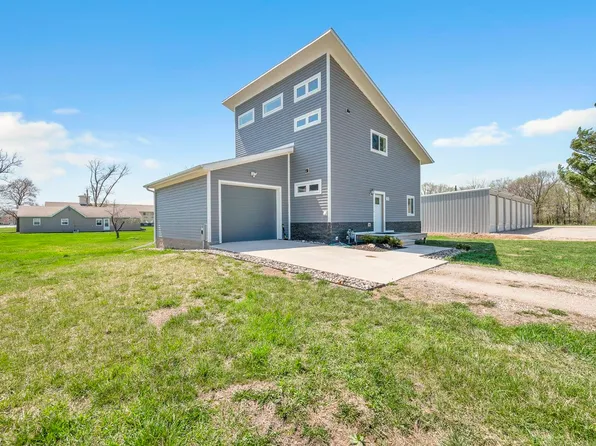 3502 7th St, Emmetsburg, IA 50536
