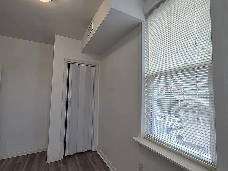 4031 Cambridge St — Photo 8