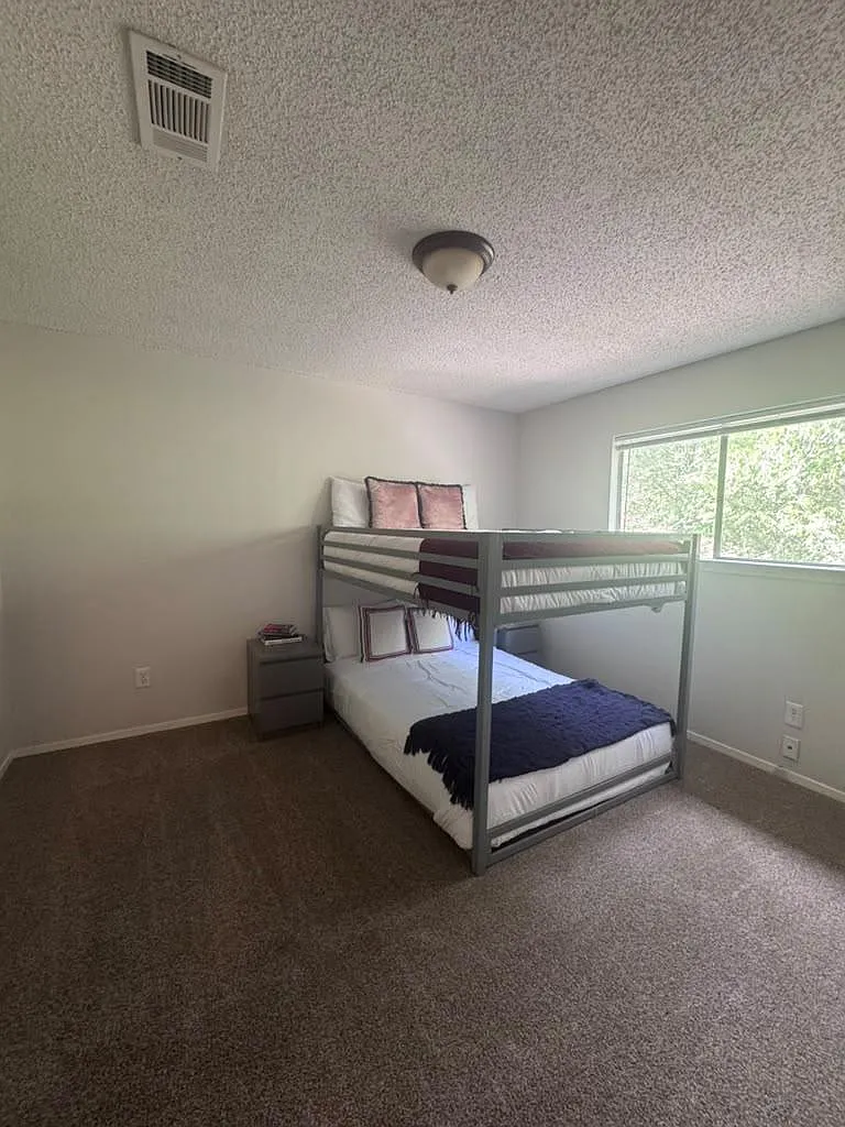 3 bed, 2.0 bath, 1418 sqft, $1,001 — Photo 1