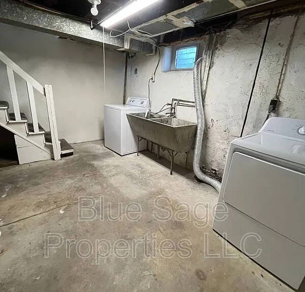 319 S Church St — Photo 17
