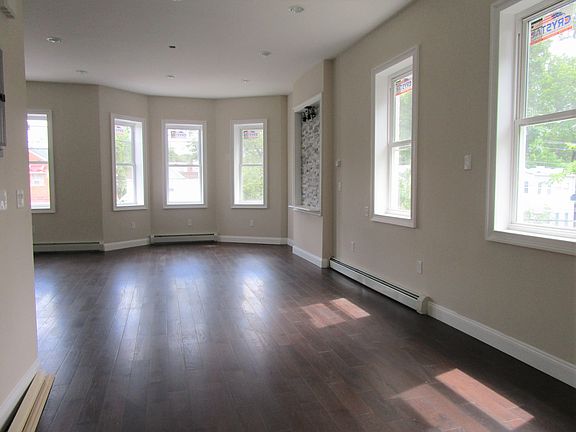 5th image of 1457 Oakley St #1