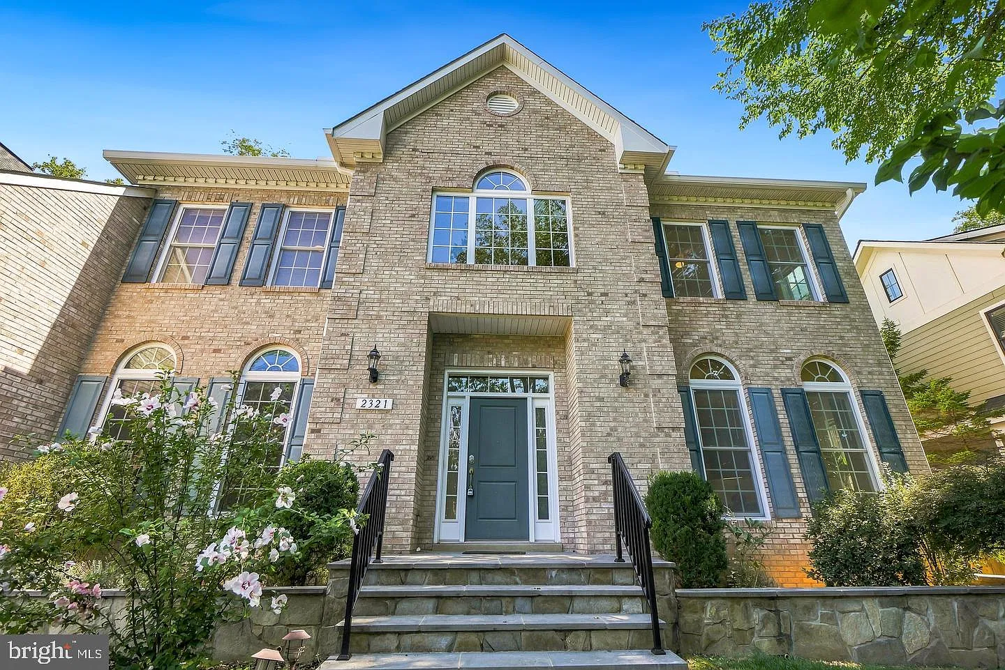 6 bed, 6.5 bath, 7022 sqft, $7,950 — Photo 2