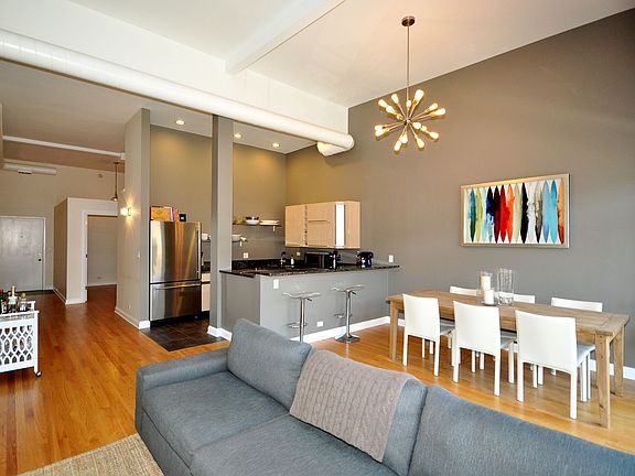 3rd image of 1760 W Wrightwood Ave APT 307