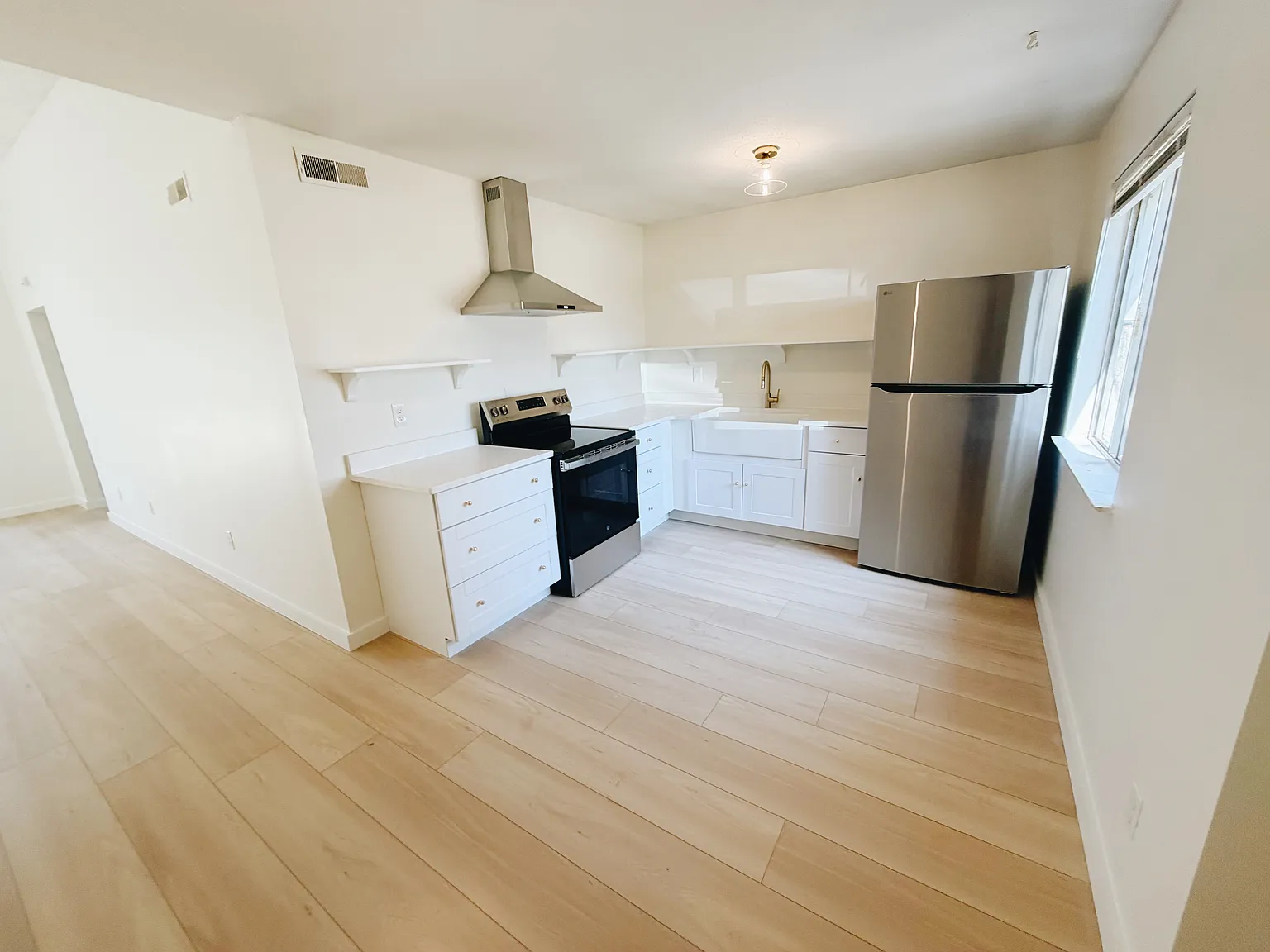 2 bed, 900 sqft, $1,300 — Photo 4