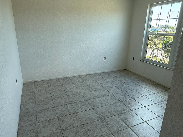 3006 Stilwell Ct — Photo 5