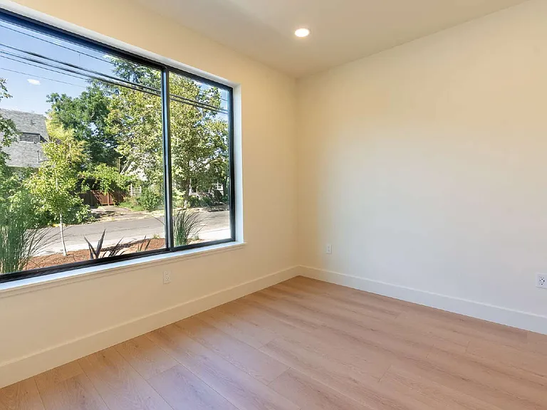 818 E 22nd Ave — Photo 56
