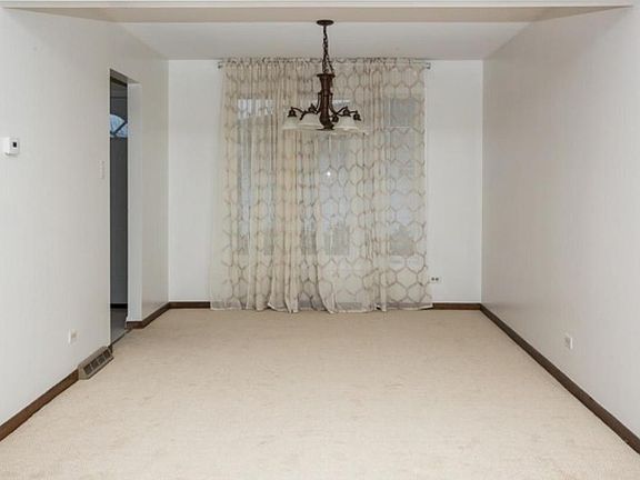3rd image of 16401 Surrey Dr