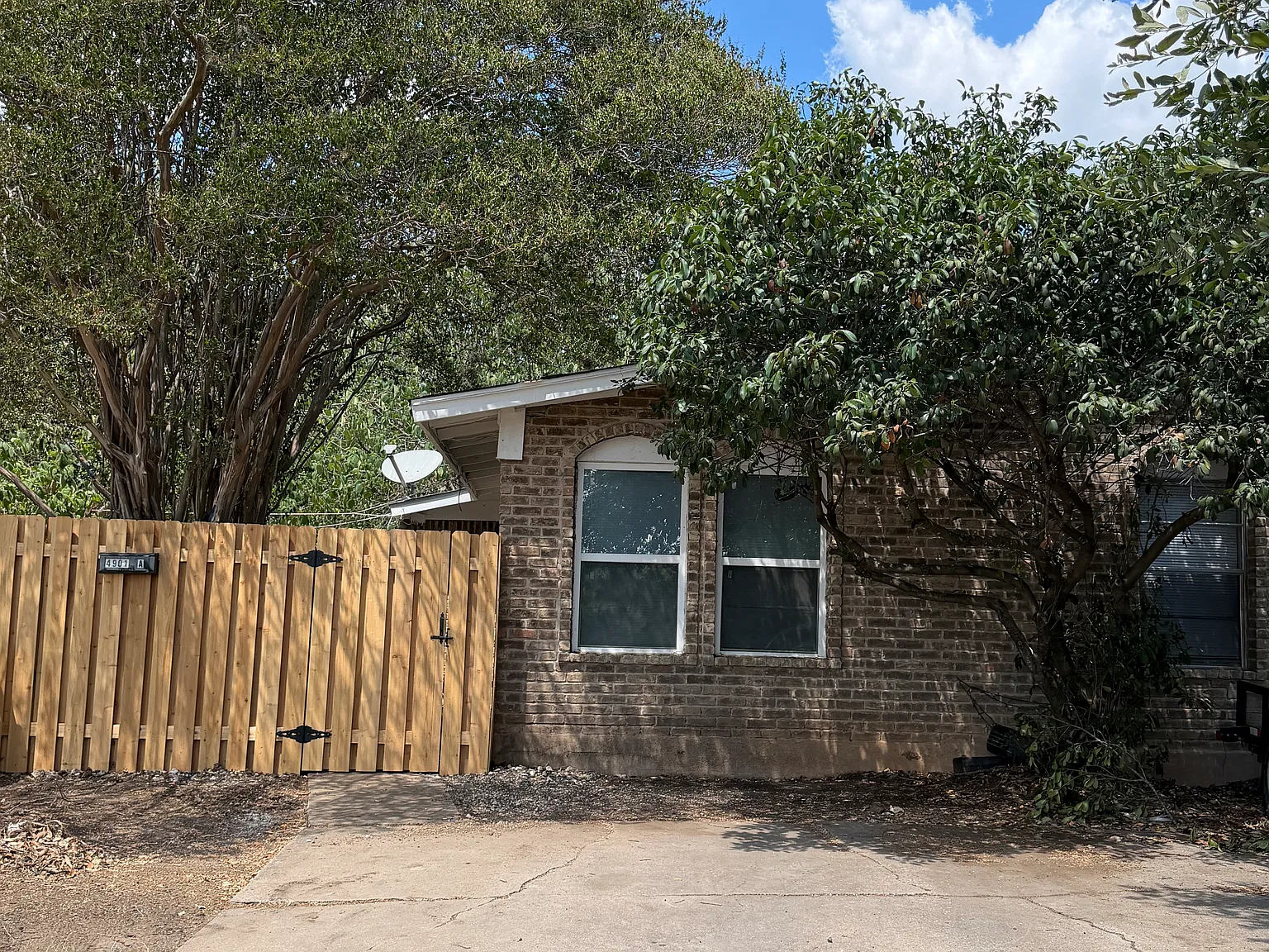 3 bed, 1000 sqft, $1,745 — Photo 2