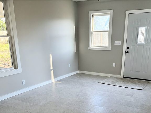 2nd image of 123 N Orange St
