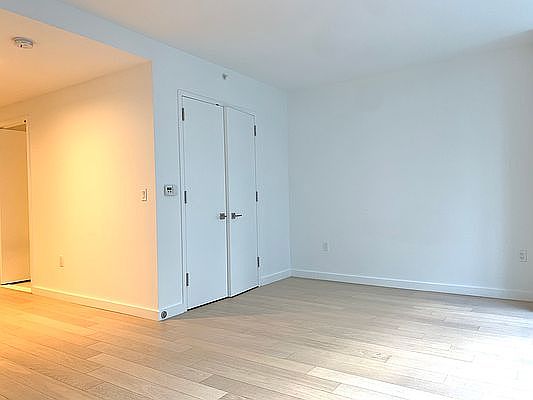 5th image of 535 W 43rd St #8J
