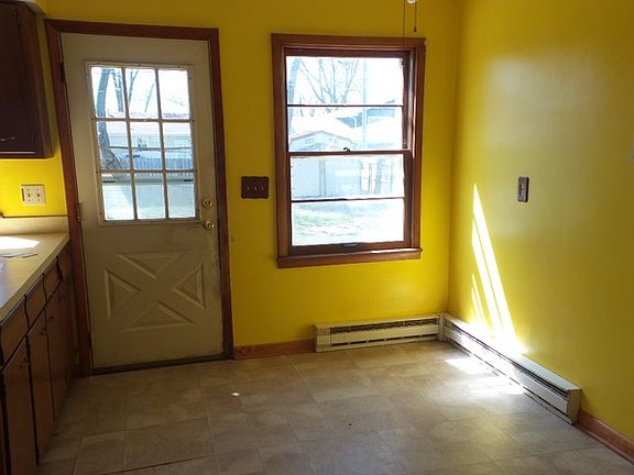 4th image of 902 Luther Dr #North