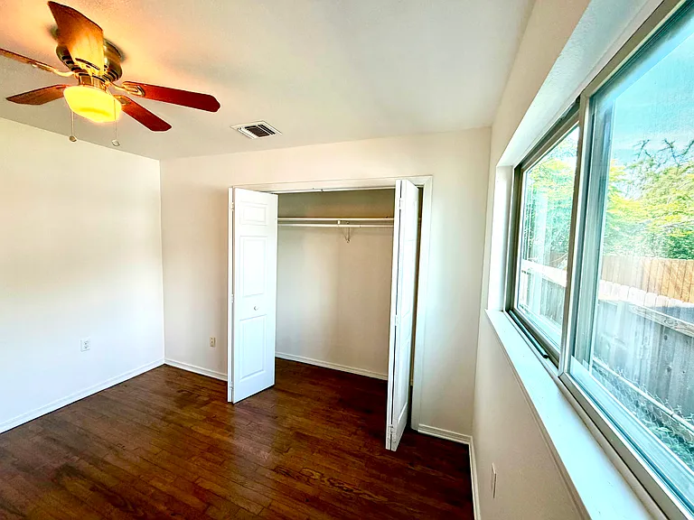 515 Bangor Dr — Photo 7