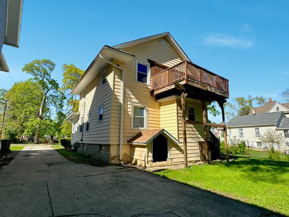 453 Addison St, Elgin, IL 60120