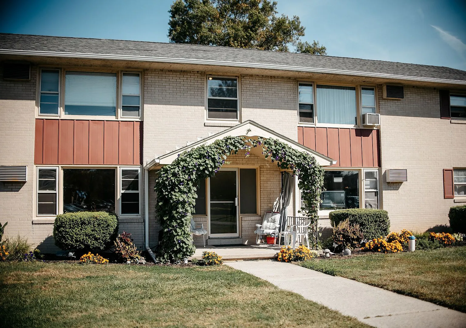 1012 Pecks Rd — Photo 1