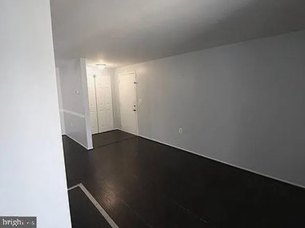 18131 Chalet Dr APT 301, Germantown, MD 20874