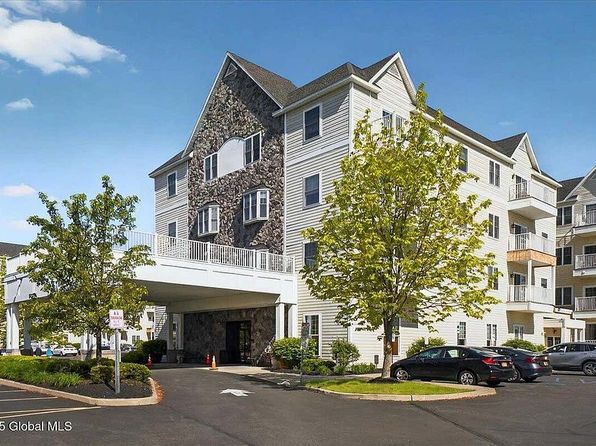 8 Wall St APT 215
