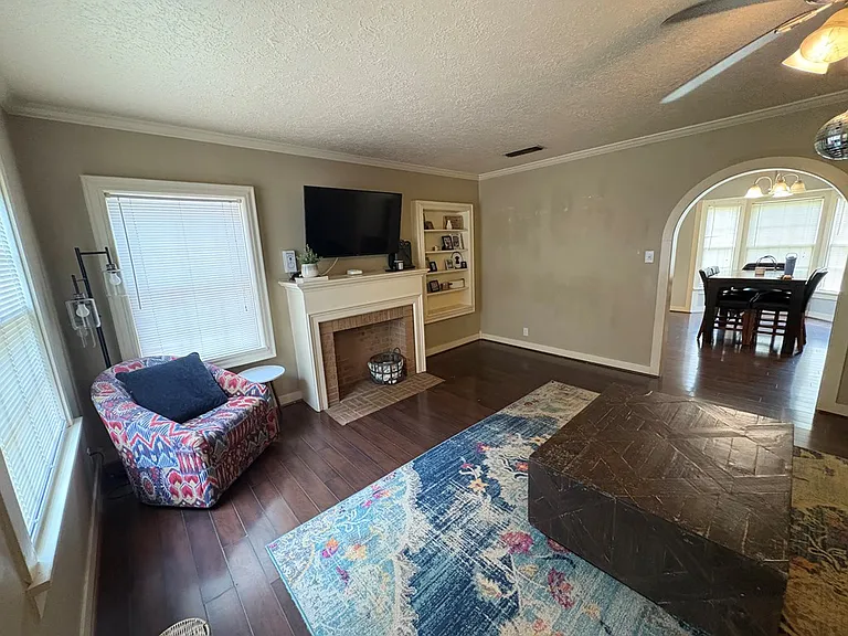 2515 N Pecan St — Photo 4