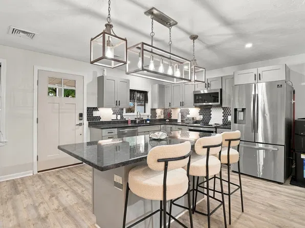11 Coleman St, Peabody, MA 01960
