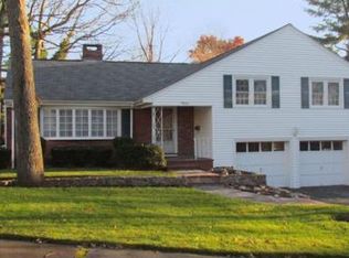 51 Windemere Rd, Wellesley, MA 02481