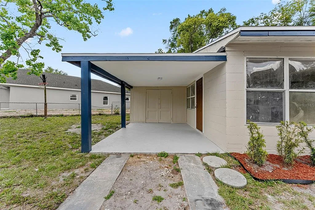 5 bed, 2.0 bath, 1657 sqft, $2,900 — Photo 3