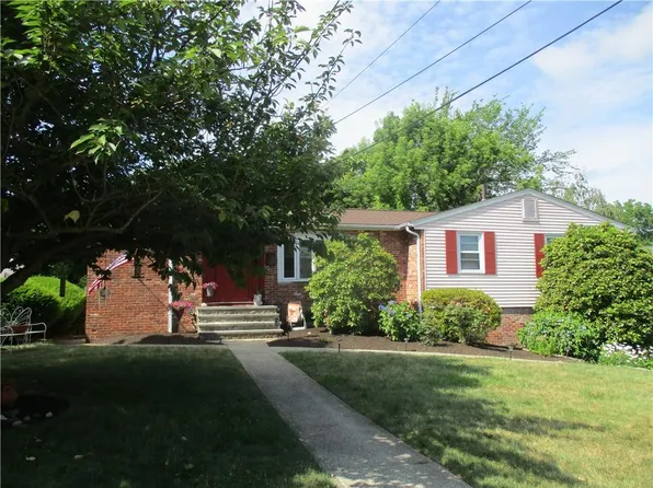 15 Freedom Dr, Cranston, RI 02920