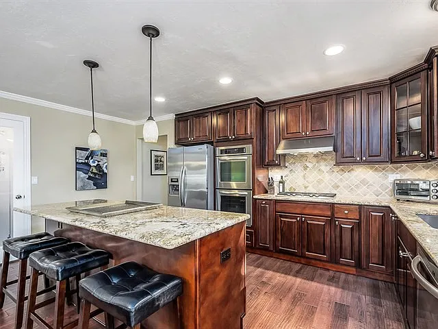 1385 Windsor Way photo 1