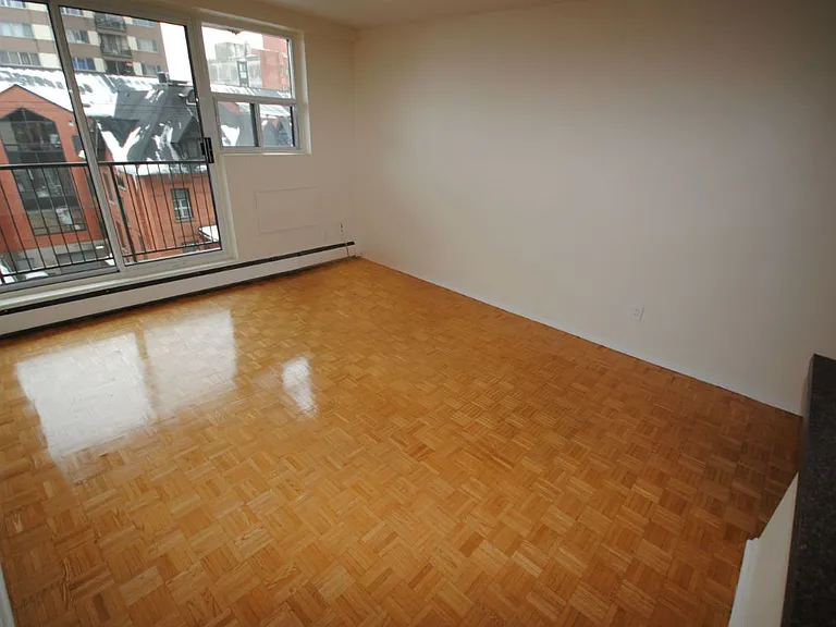 335 Maclaren St — Photo 9