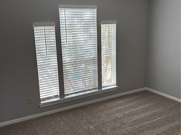 4th image of 1405 Summit St #1