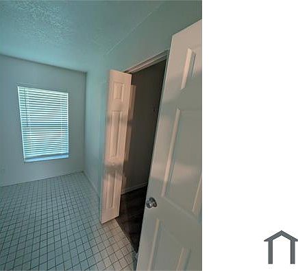 2nd image of 4960 Dundee Ave