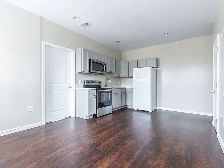 4819 Old York Rd — Photo 6