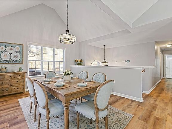 5th image of 402 Eileen Cir