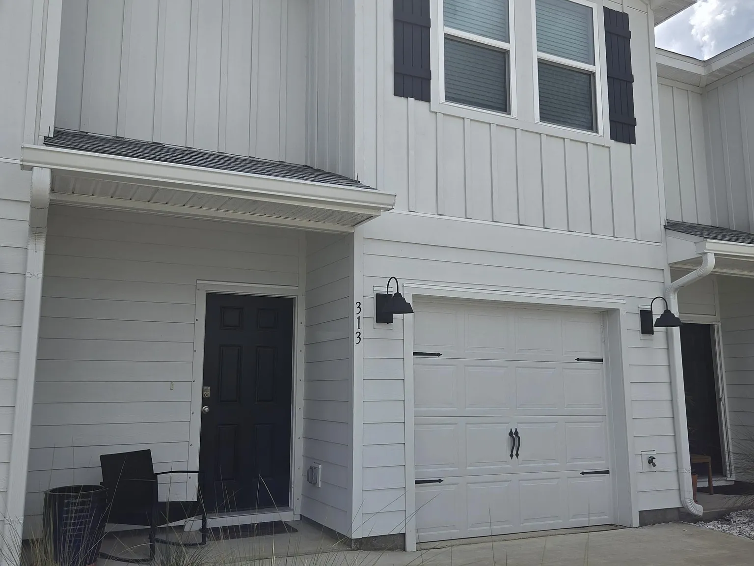 3 bed, 2.5 bath, 1533 sqft, $2,100 — Photo 1