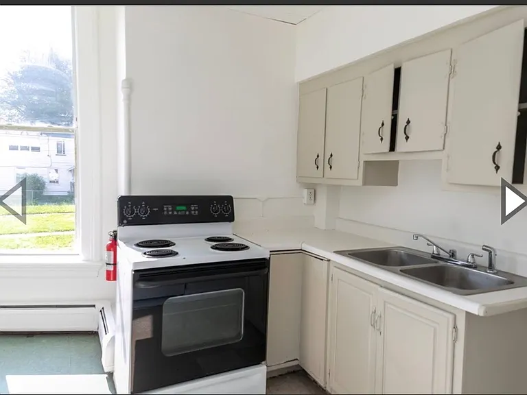 Now Leasing 324 Pleasant Street, Bennington, VT 05201 — Photo 11