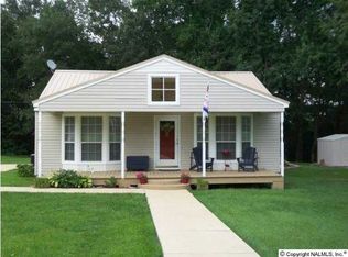 1712 Memory Ln NW, Hartselle, AL 35640